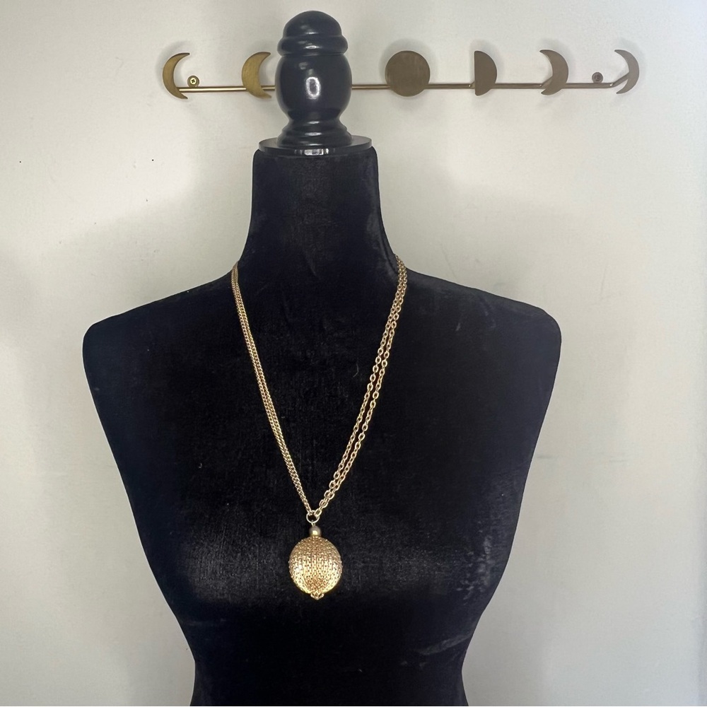 Vintage 1970s Gold Tone Double Chain Textured Medallion Necklace